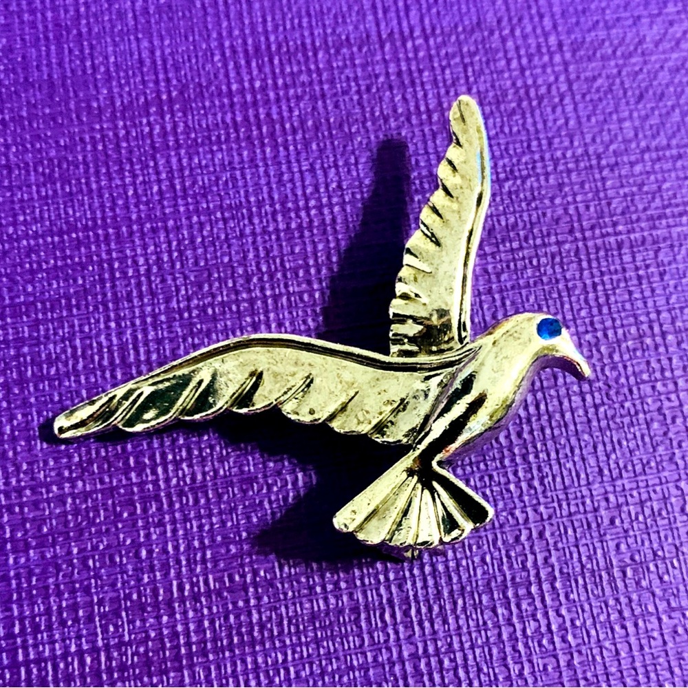 Vintage Womens Jewelry Gerrys silver tone Seagull Bird pin brooch blue stone eye